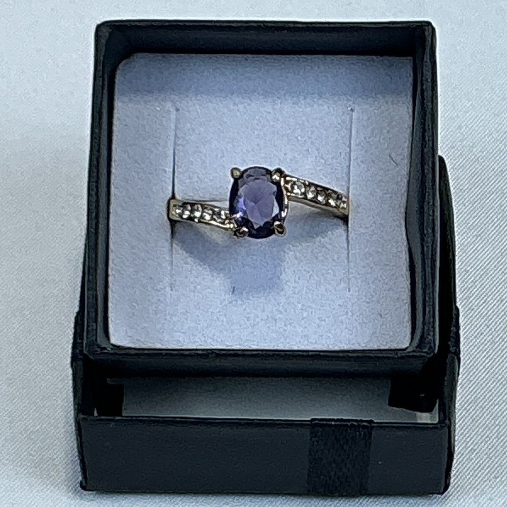 Gold Tone Purple Oval Stone‎ Ring Size 7.75 Costume Jewelry Engagement Style